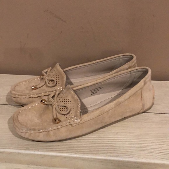 NWOB Moccasins Women’s Beige - Picture 5 of 7